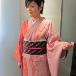 結婚式、ご披露宴、パーティー、カジュアルウエディング、入学式、卒業式など様々なフォーマルシーンにLojeオリジナルブランド着物は唯一京都にここだけです。ひと際美しく品格があり可愛さやレトロモダン、粋さを演出。素材は上質日本製シルク100％