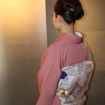 結婚式、ご披露宴、パーティー、カジュアルウエディング、入学式、卒業式など様々なフォーマルシーンにLojeオリジナルブランド着物は唯一京都にここだけです。ひと際美しく品格があり可愛さやレトロモダン、粋さを演出。素材は上質日本製シルク100％